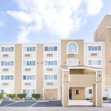 Super 8 By Wyndham National City Chula Vista Екстериор снимка