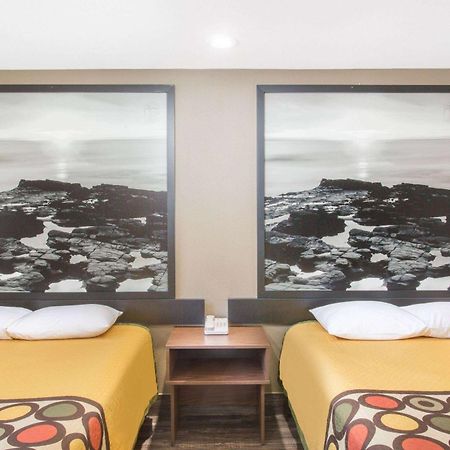 Super 8 By Wyndham National City Chula Vista Екстериор снимка