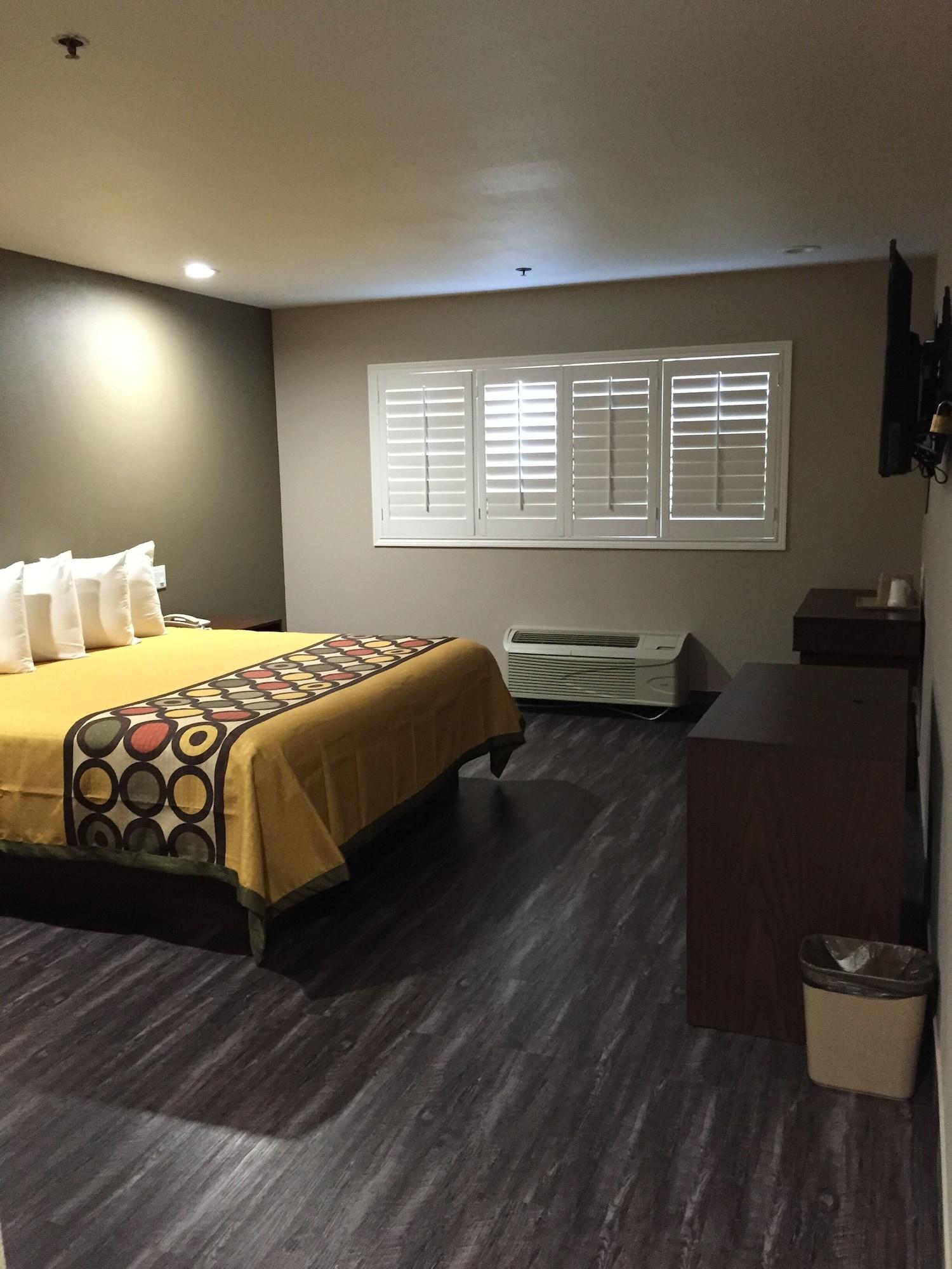 Super 8 By Wyndham National City Chula Vista Екстериор снимка