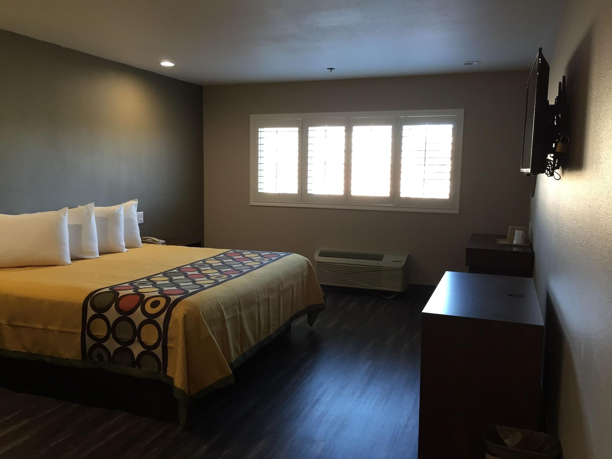 Super 8 By Wyndham National City Chula Vista Екстериор снимка