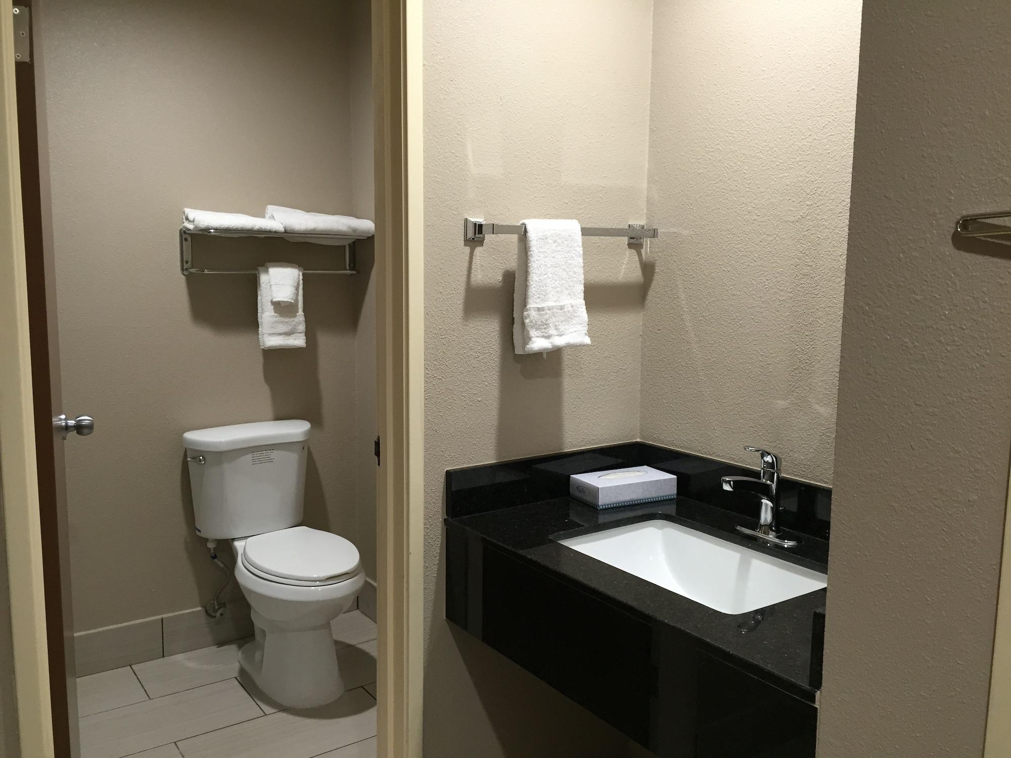 Super 8 By Wyndham National City Chula Vista Екстериор снимка