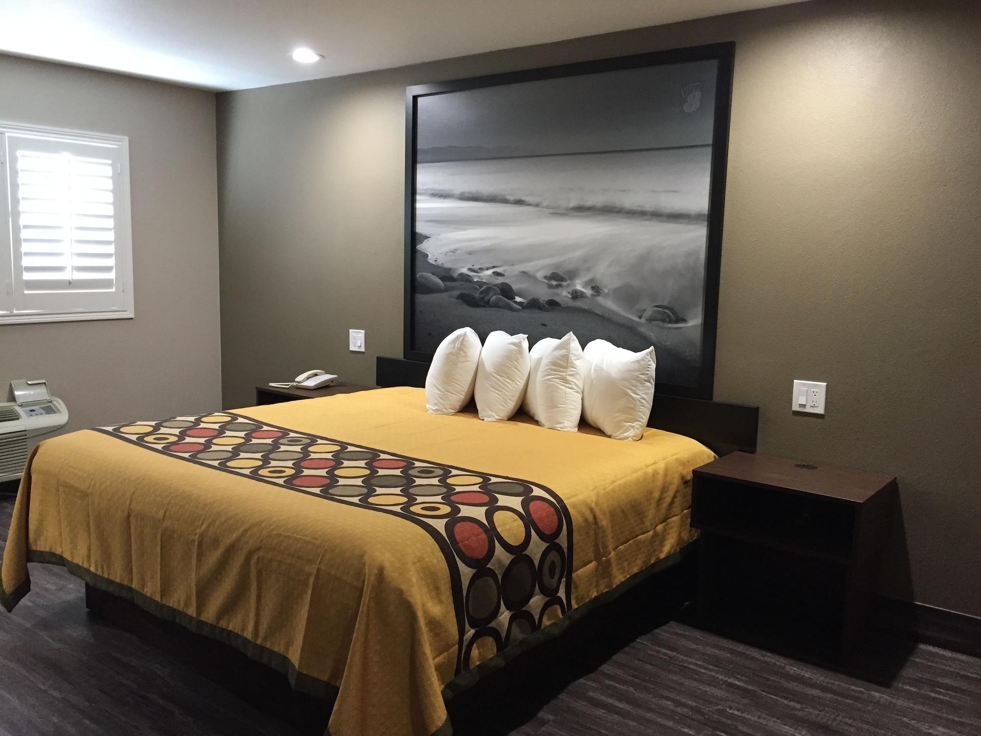 Super 8 By Wyndham National City Chula Vista Екстериор снимка