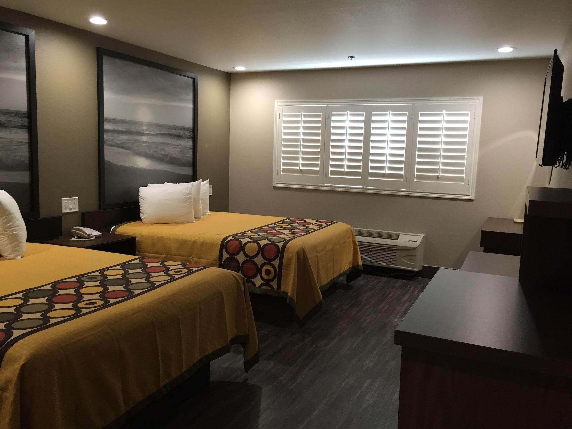 Super 8 By Wyndham National City Chula Vista Екстериор снимка