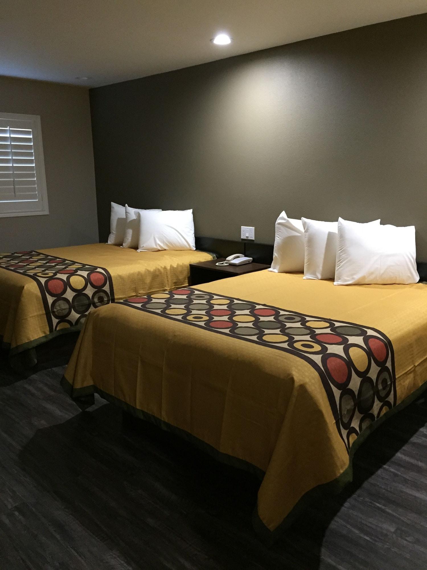 Super 8 By Wyndham National City Chula Vista Екстериор снимка