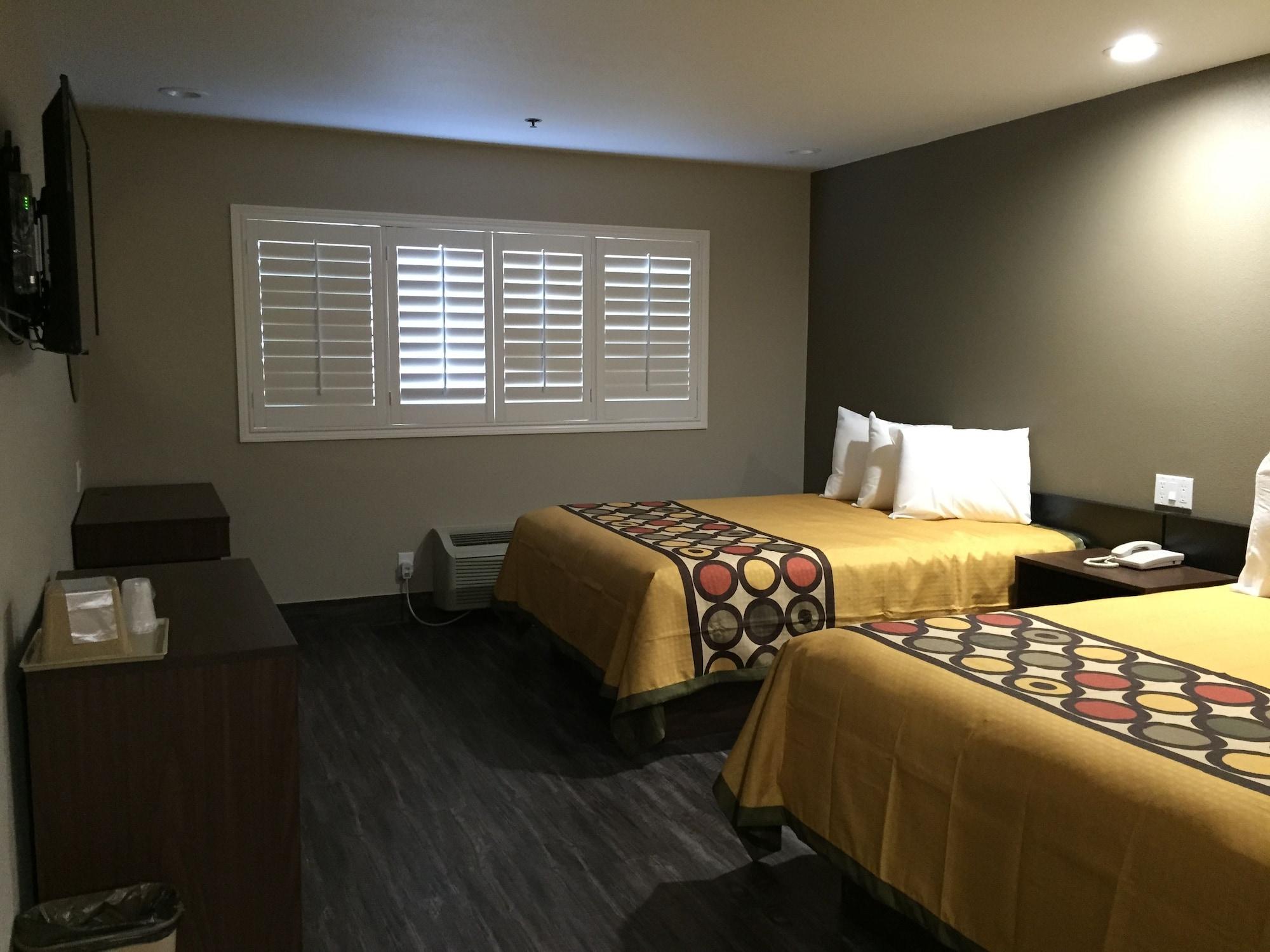 Super 8 By Wyndham National City Chula Vista Екстериор снимка