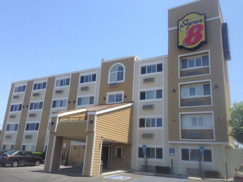 Super 8 By Wyndham National City Chula Vista Екстериор снимка