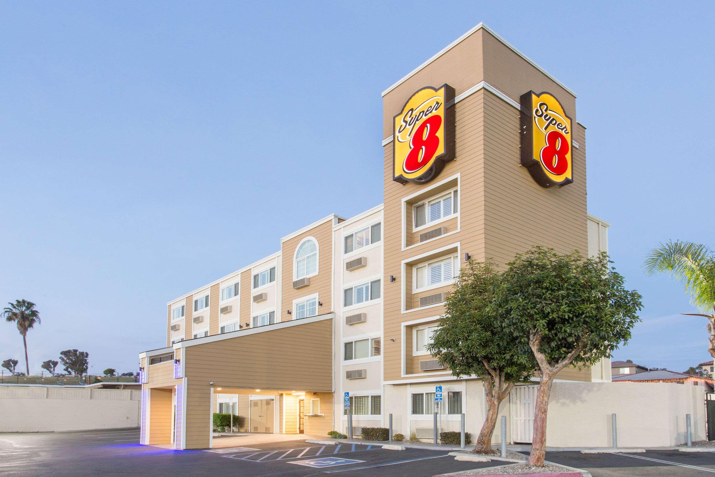 Super 8 By Wyndham National City Chula Vista Екстериор снимка