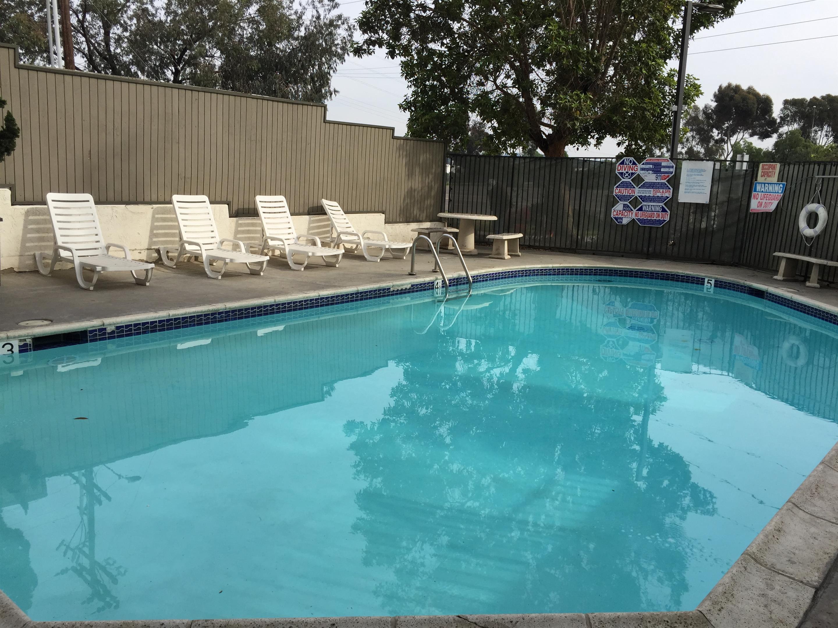 Super 8 By Wyndham National City Chula Vista Екстериор снимка