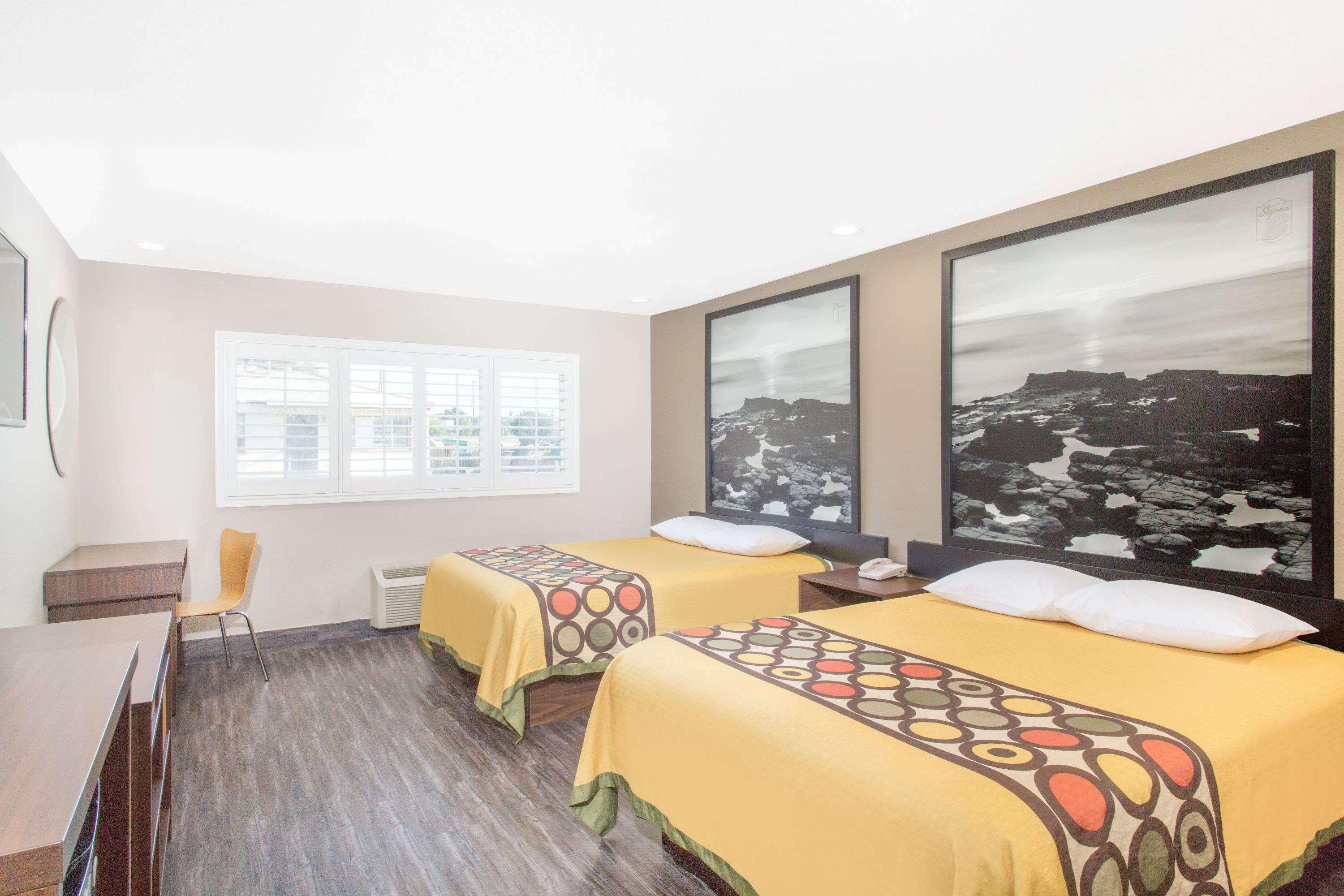 Super 8 By Wyndham National City Chula Vista Екстериор снимка