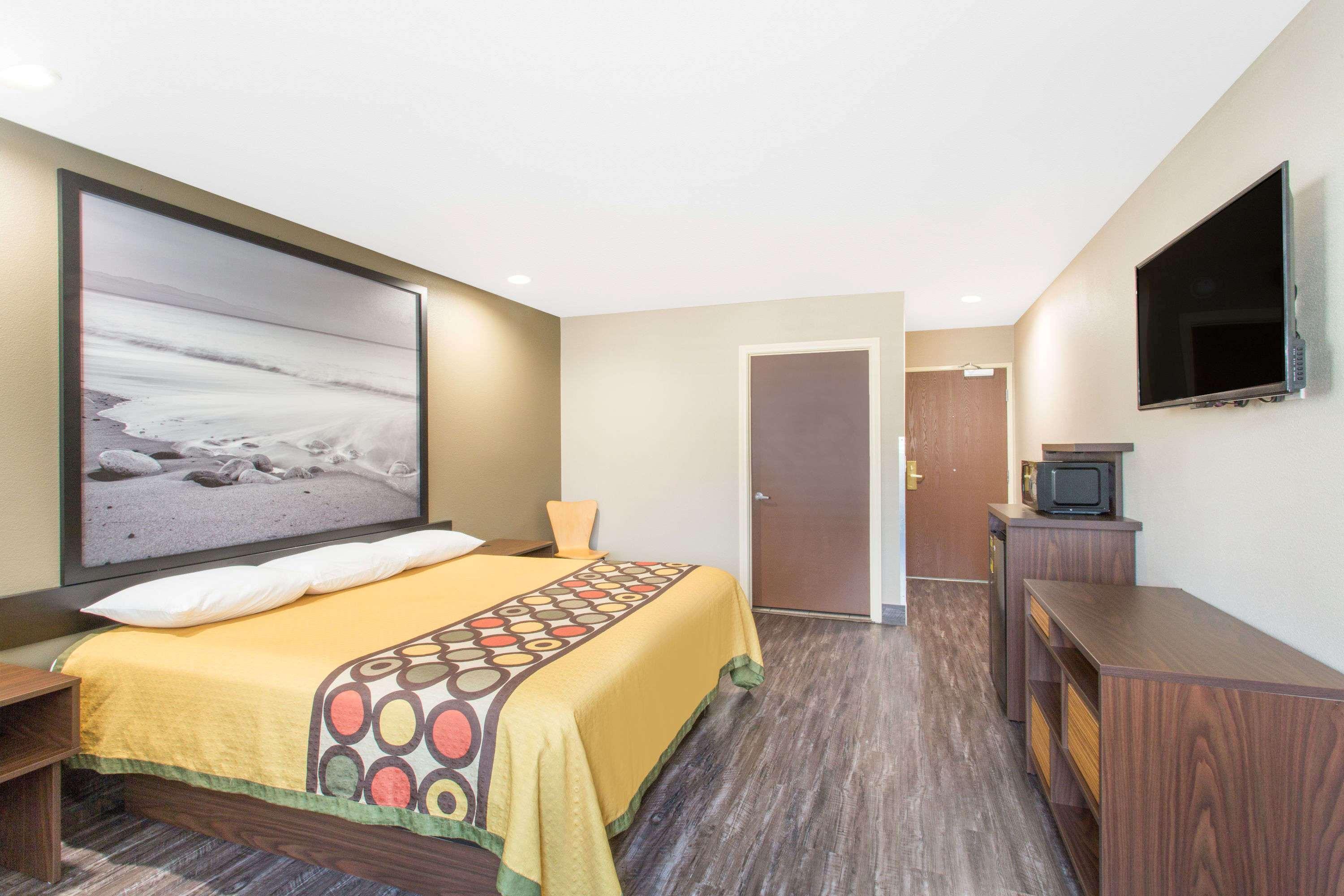 Super 8 By Wyndham National City Chula Vista Екстериор снимка