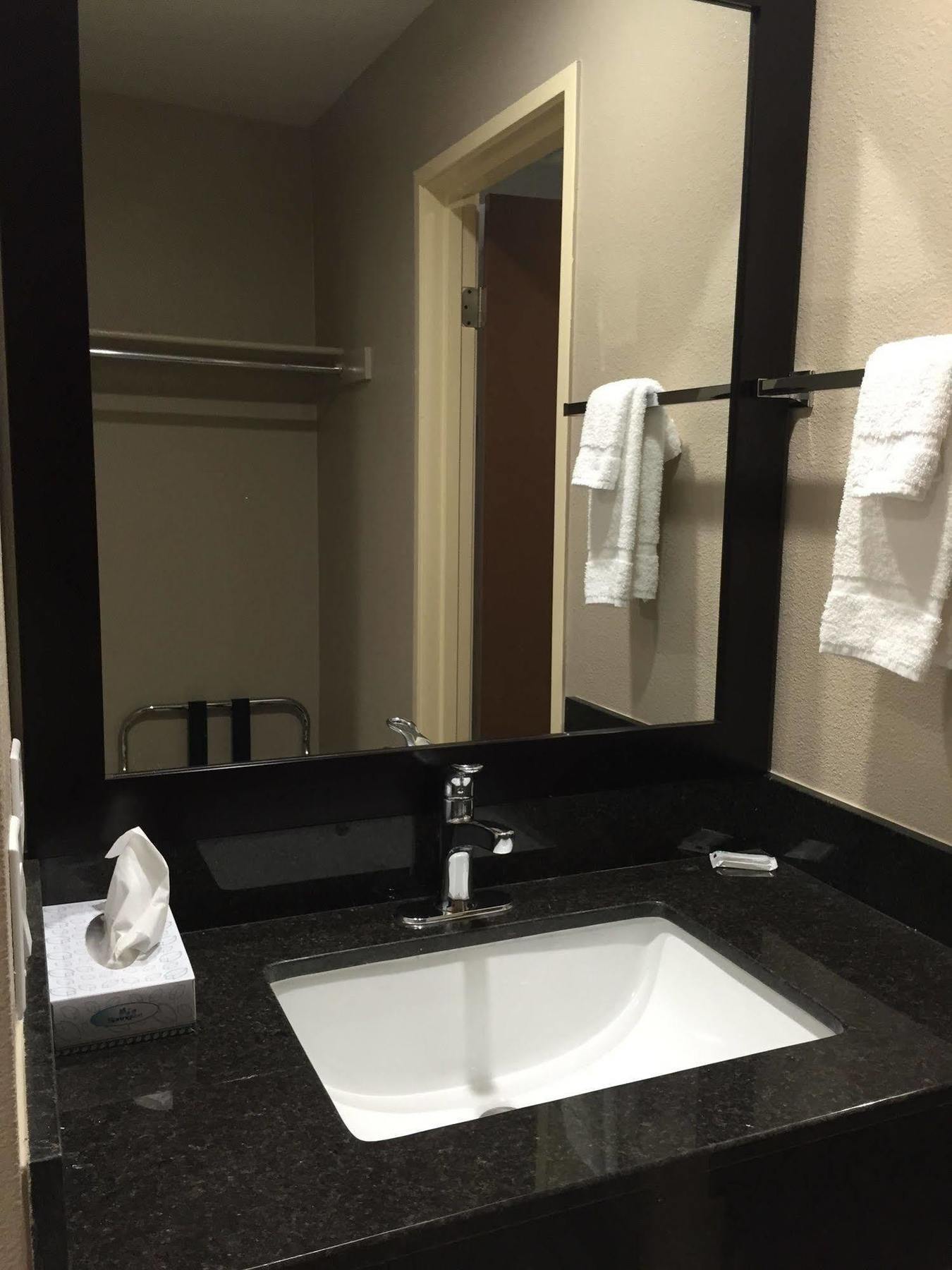 Super 8 By Wyndham National City Chula Vista Екстериор снимка